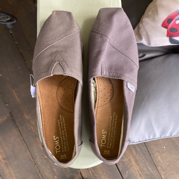Toms Shoes - TOMS Canvas Classic Slip-on Shoes / Size 8 / NWT